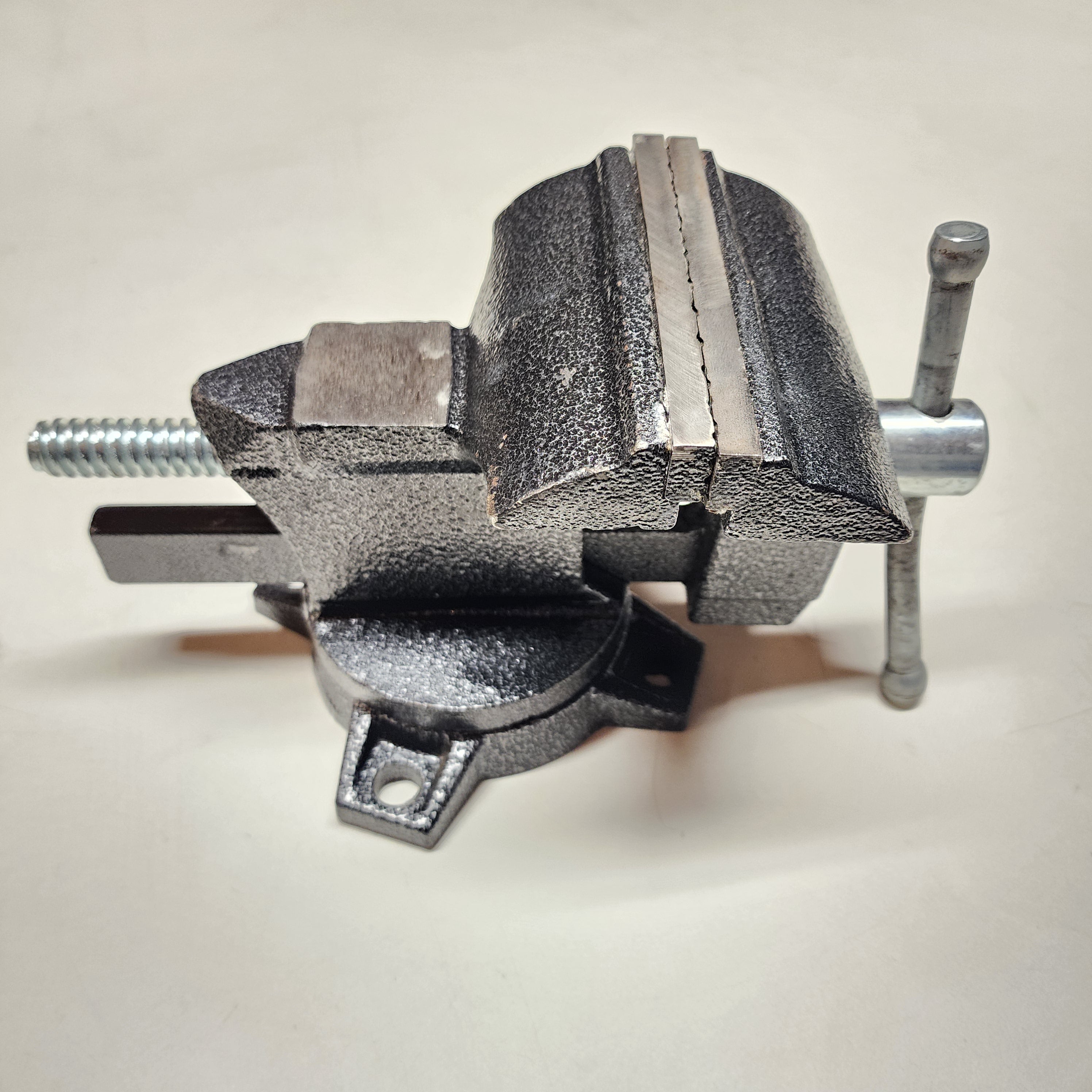 4-1/2 in. Light Duty Bench Vise with Swivel Base (BV-HW45) 4-1/2 in. Light Duty Bench Vise with Swivel Base (BV-HW45)